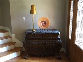 Entry commode table with marble top - home decor & lamp 