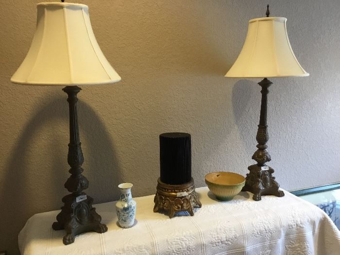 Set of matching lamps 