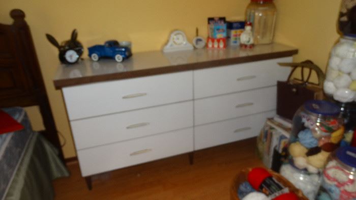 MID CENTURY MODERN WHITE LAMINATE WITH WALNUT ACCENT PAUL MCCOBB DIRECTIONAL "STYLE" SIX DRAWER CHEST.