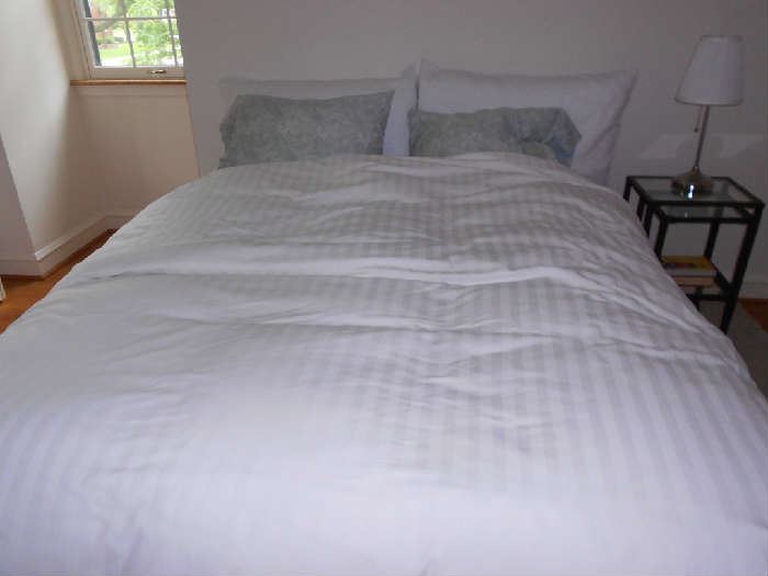 Queen size mattress set and bedding 