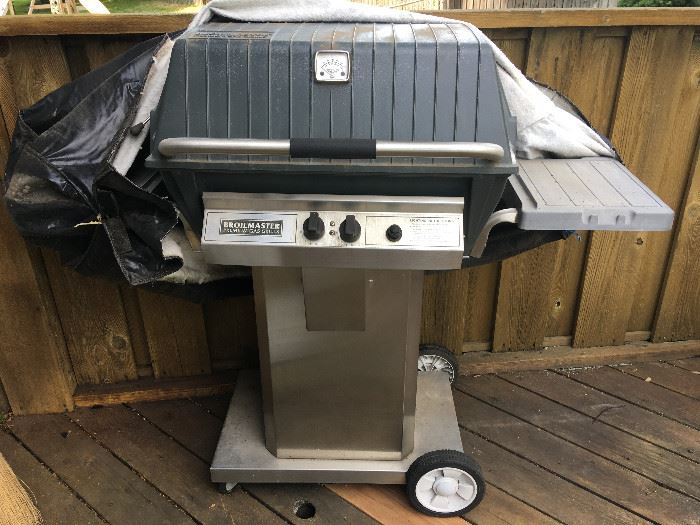 Broil Master Gas (propane) Grill on Wheels w/Cover