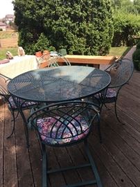 Metal Patio Table w/4-chairs & Pads