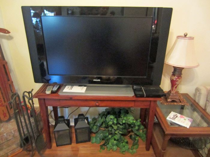 42 inch Phillips TV, console table, end table, lamp, ++