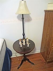 Small table, lamp, and angel decorations