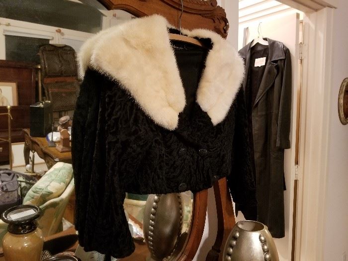 Curly Lamb jacket with mink collar