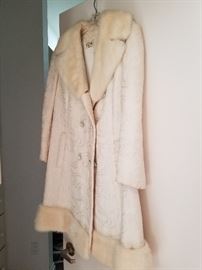 Vintage coat with mink trim