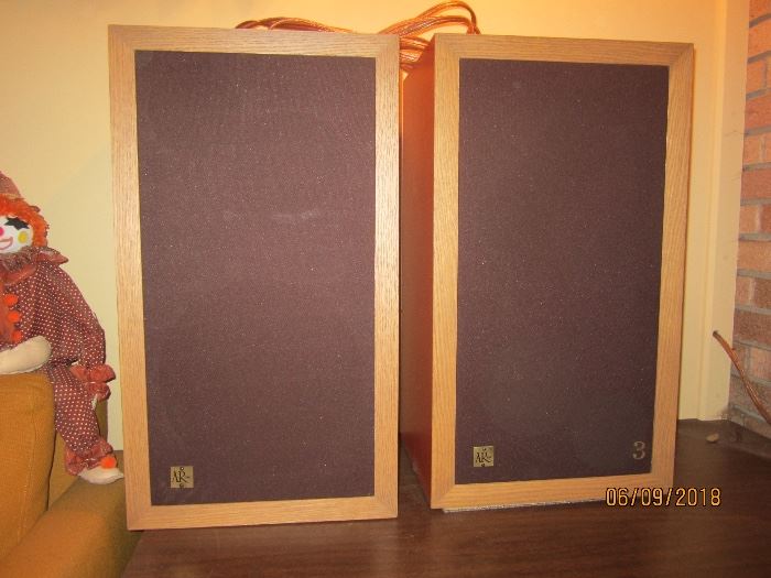 beautiful pair of Acoustic Research AR3 suspension speakers