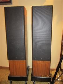 FABULOUS ADS High Fidelity tower speakers