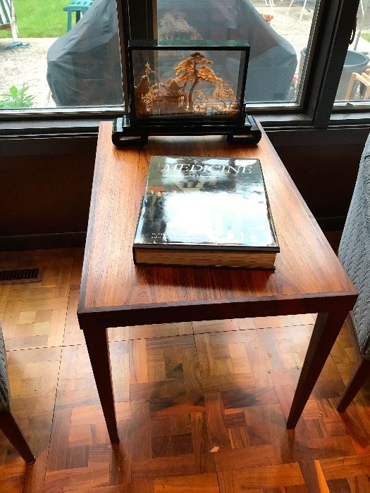 Reoval End Table