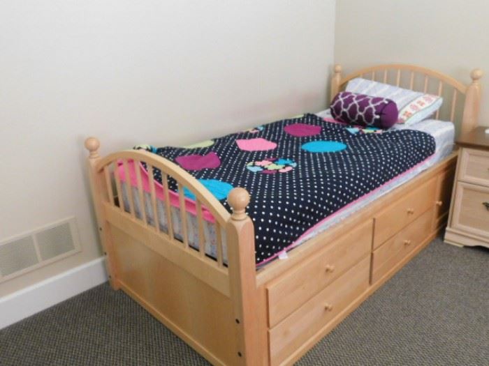 Twin Bed with Storage 