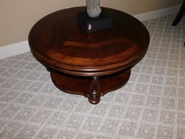 Round Cocktail Table 