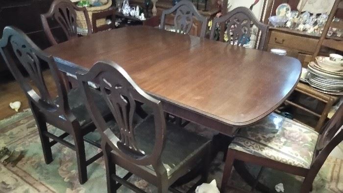 Duncan Phyfe table with six chairs
