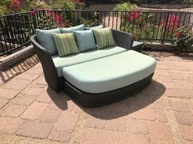 Tropitone evo cuddle chair