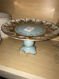 FOOTED CAKE PLATE