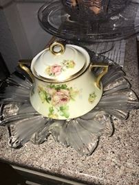 VINTAGE PORCELAIN SUGAR BOWL