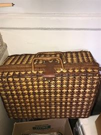 PICNIC BASKET