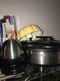 TON OF COOKWARE / POTS AND PANS