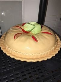 CERAMIC PIE KEEPER WITH LID