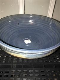 BEAUTIFUL HANDCRAFTED POTTERY BOWL