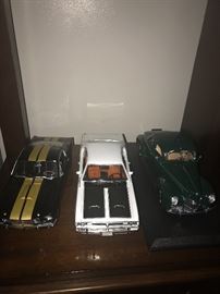 COLLECTIBLE DIE CAST CARS