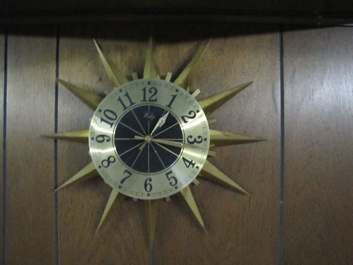 Welby Mid-Century Modern starburst clock RUNS