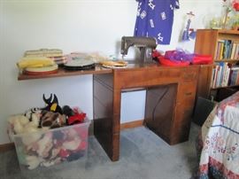 Kenmore sewing machine and a few sewing notions