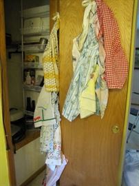 Extremely nice vintage aprons !