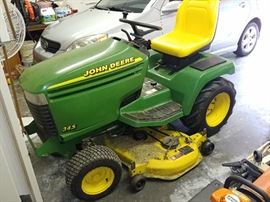 John Deere lawn tractor 
