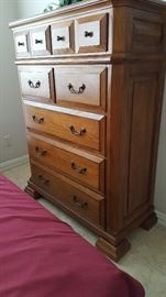 Oak chest of drawers