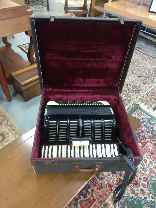 Italian accordion marked 2/177
Awesome sound!