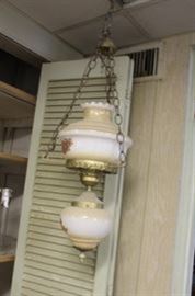 Love these hanging Gone with the Wind lamps!!