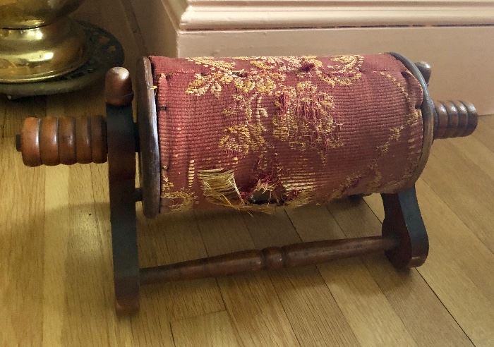 Antique roll foot rest