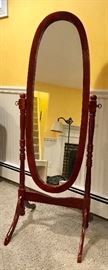 Standing dressing mirror