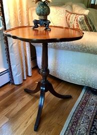 Classic Carved Scalloped Round Side Table