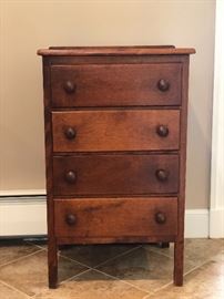 Adorable vintage four drawer chest