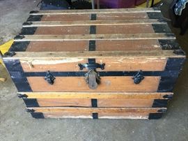 Flat top trunk, no inner shelf