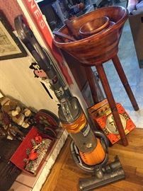 Great day son vacuum, salad bowl on legs with individual bowls and servers