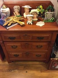  3 drawer antique wash stand, vintage 50ish ladies with hats vases