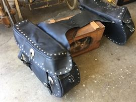 Motorcycle saddle bags
