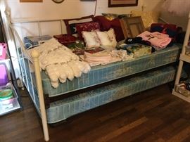 Trundle bed