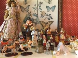 Shoe figurines all over