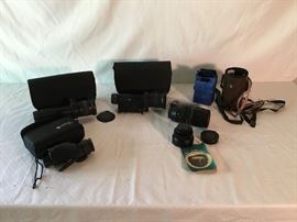 Assorted Camera Lenses in Cases      https://ctbids.com/#!/description/share/26609