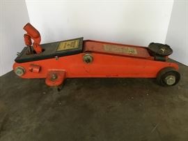 Hydraulic Floor Roller Jack         https://ctbids.com/#!/description/share/26621