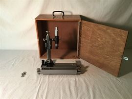 Thread Counting Microscope in Wooden Box          https://ctbids.com/#!/description/share/26626