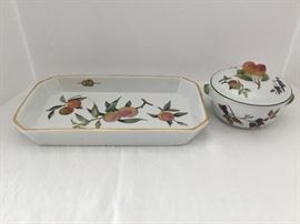 Royal Worcester Serving Dish, Made in England       https://ctbids.com/#!/description/share/26827