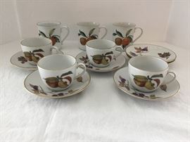 Royal Worcester Mugs, Cups, Saucers      https://ctbids.com/#!/description/share/26829