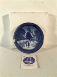 Royal Copenhagen Plate, 1973, "Going Home for Christmas"               https://ctbids.com/#!/description/share/26855