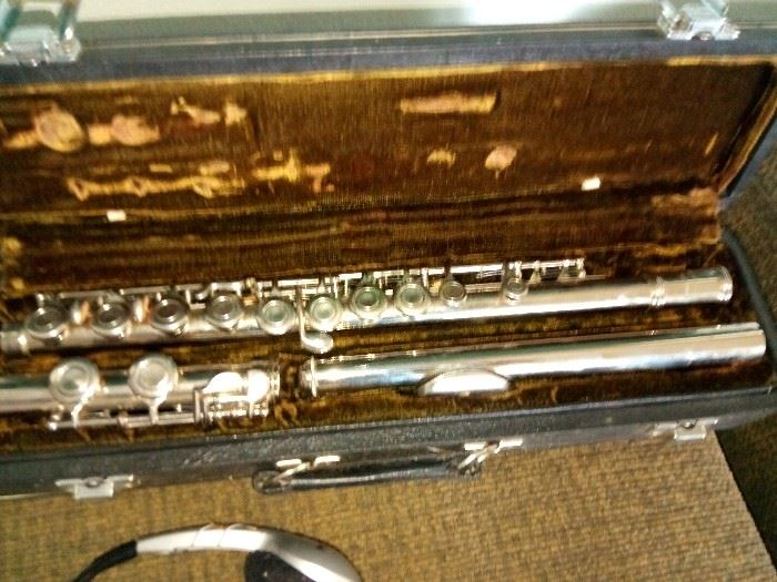 Flute with case retails for over $200.00 Only $100 at sat Beach estate 