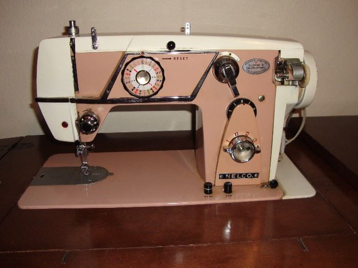 VINTAGE NELCO SEWING MACHINE