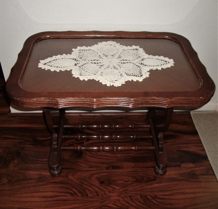 ANTQUE DISPLAY TABLE - TOP COMES OFF TO PLACE YOUR TREASURE UNDER THE GLASS. WE HAVE DISPLAYED A DOILY